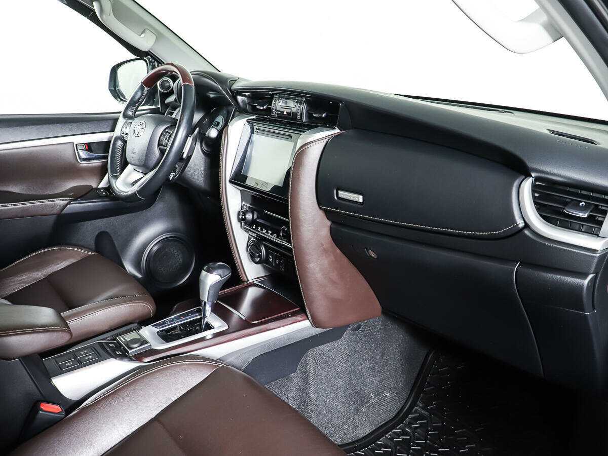 Toyota Fortuner 2017 года с пробегом. Фото: #8