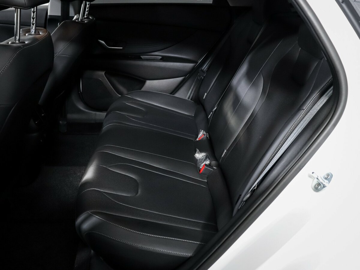 Hyundai Elantra 2024 года с пробегом. Фото: #7