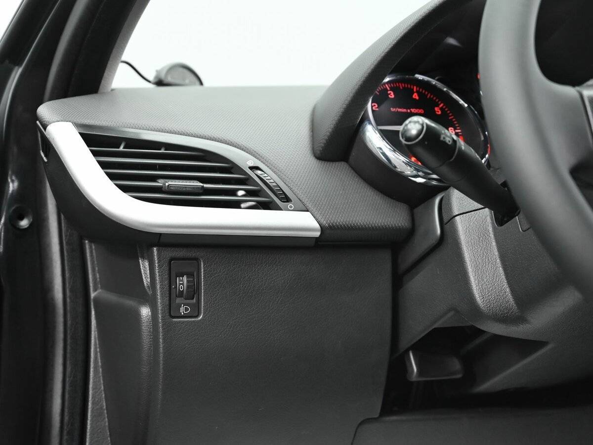 Peugeot 207 2008 года с пробегом. Фото: #9