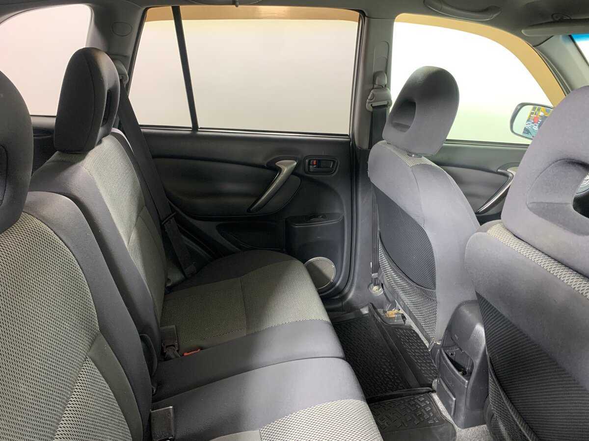 Toyota RAV4 2004 года с пробегом. Фото: #17