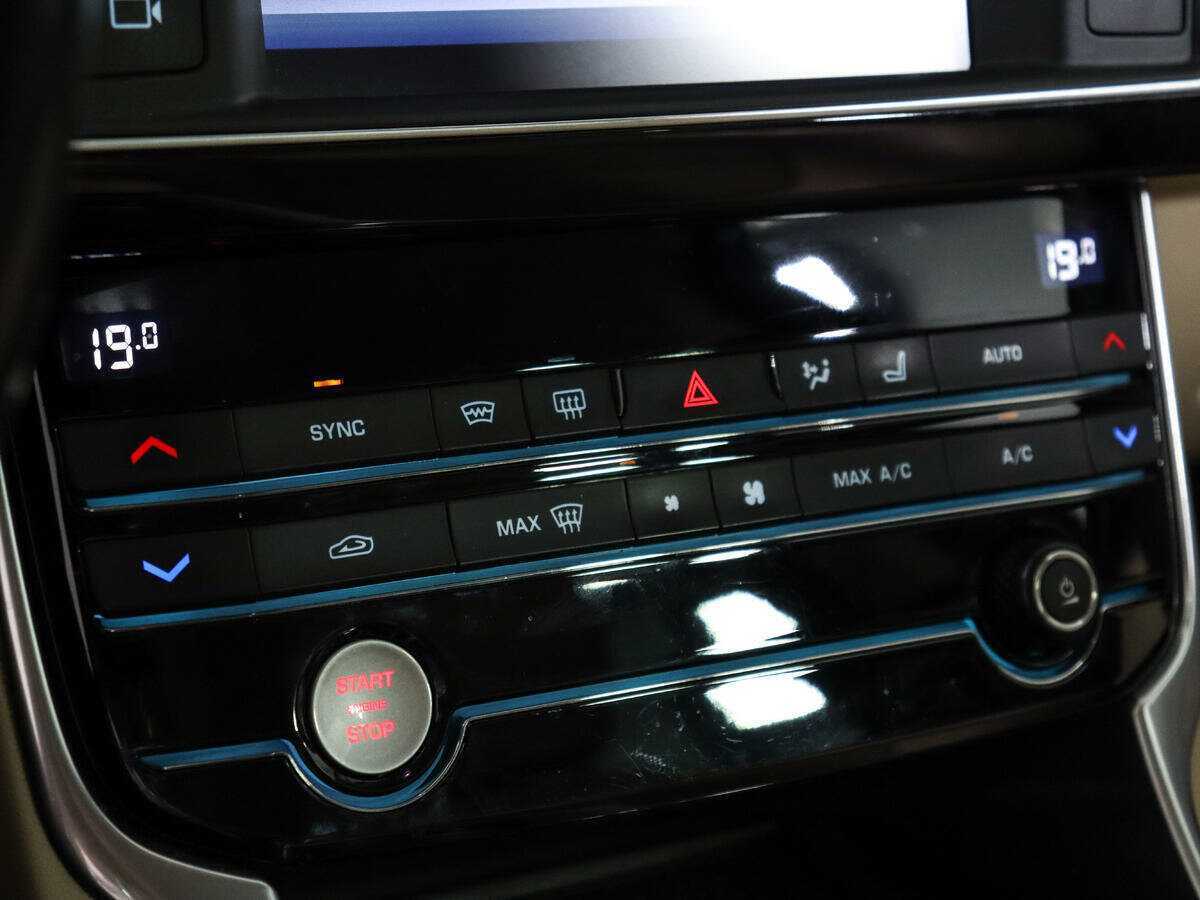 Jaguar XE 2015 года с пробегом. Фото: #15