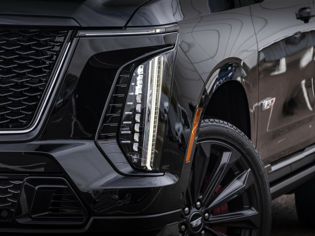 Cadillac Escalade-V 2025 года с пробегом. Фото: #1
