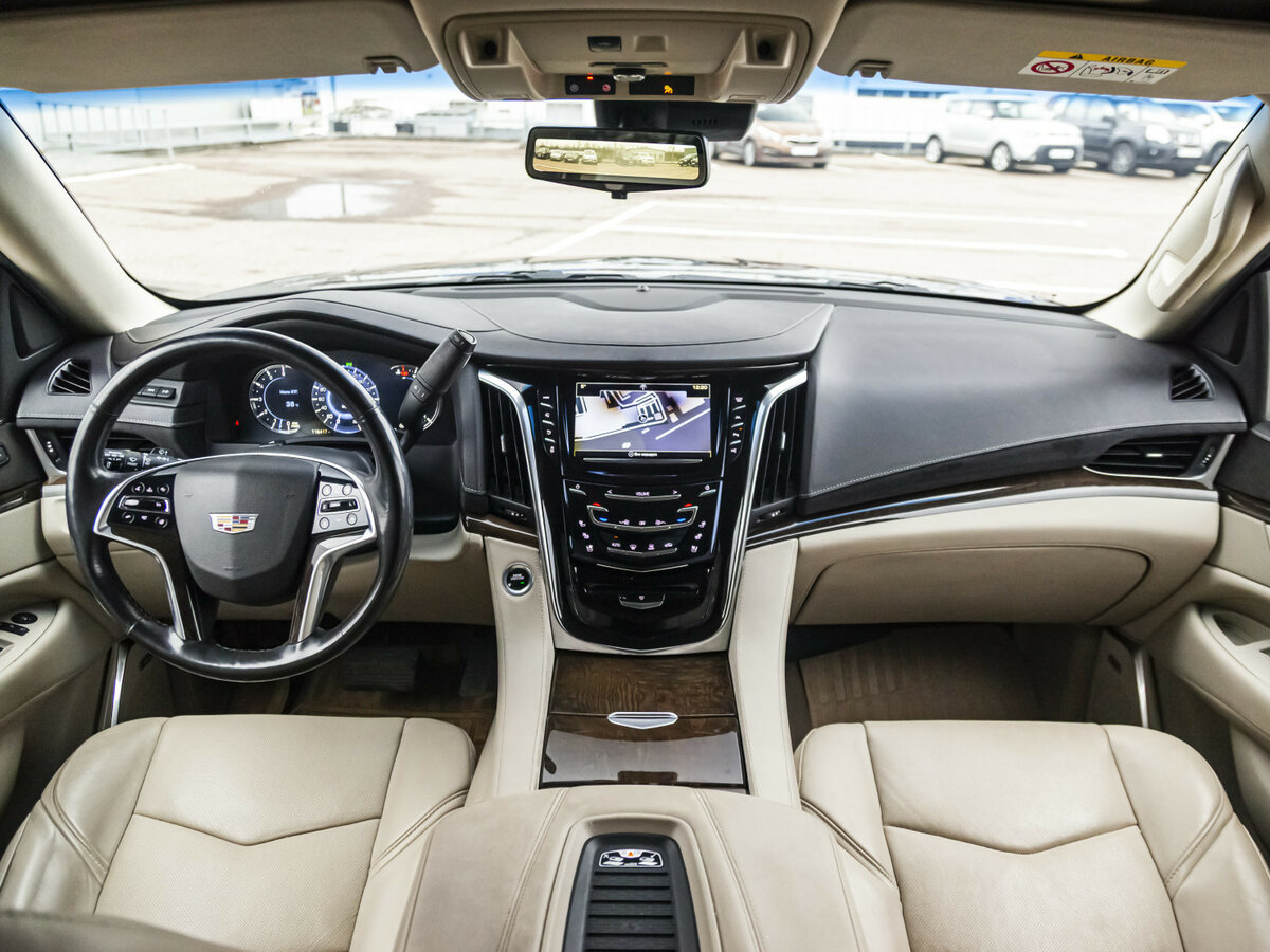 Cadillac Escalade 2018 года с пробегом. Фото: #16