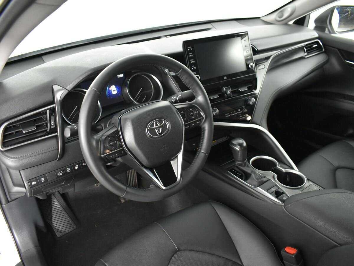 Toyota Camry 2021 года с пробегом. Фото: #5