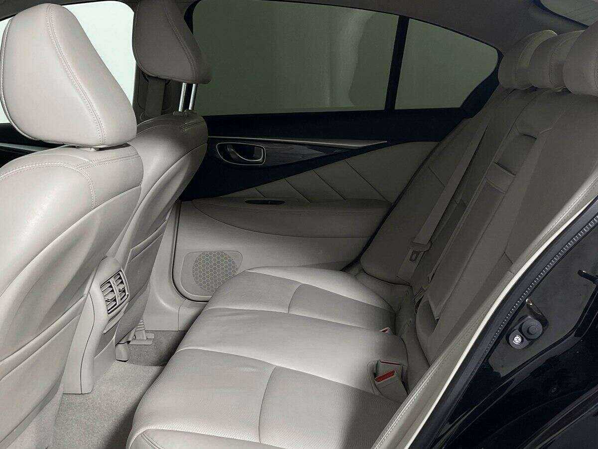Infiniti Q50 2015 года с пробегом. Фото: #9