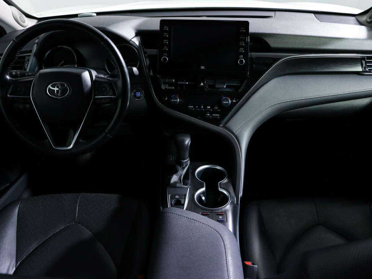 Toyota Camry 2021 года с пробегом. Фото: #10
