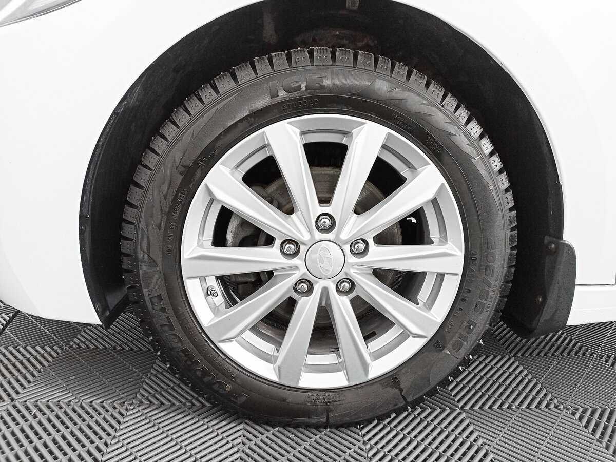 Hyundai Elantra 2017 года с пробегом. Фото: #17