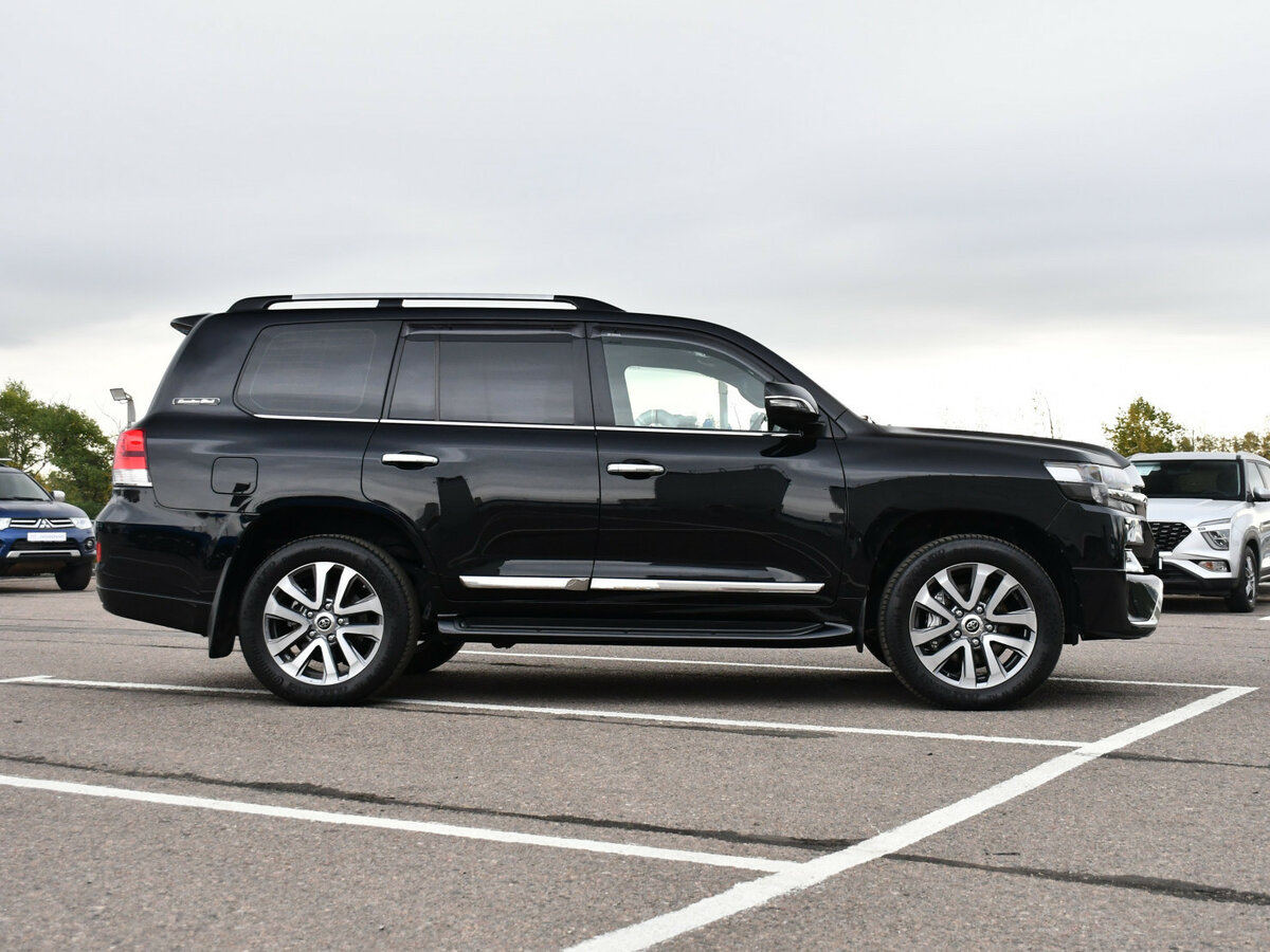 Toyota Land Cruiser 2017 года с пробегом. Фото: #3