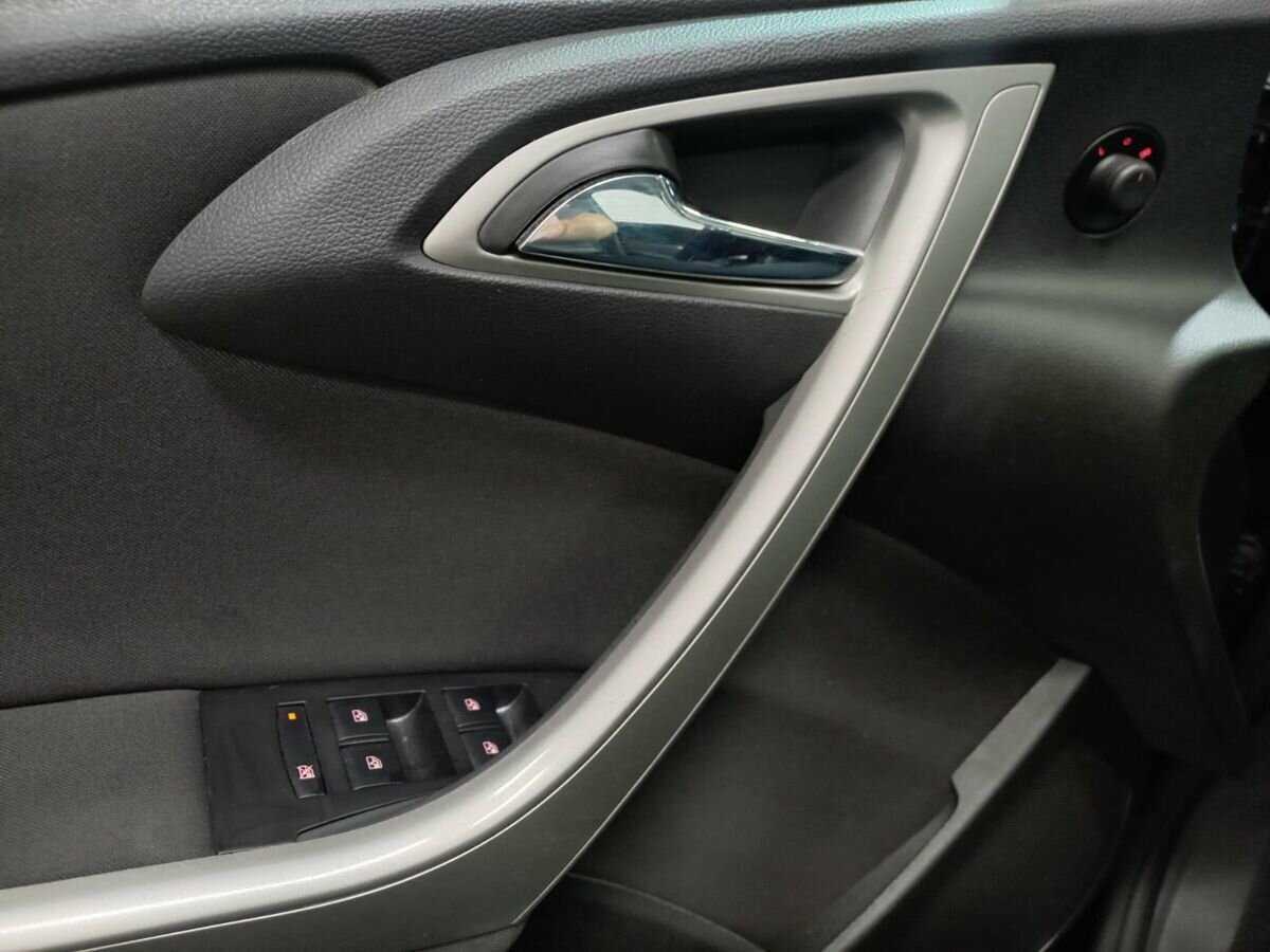 Opel Astra 2010 года с пробегом. Фото: #14