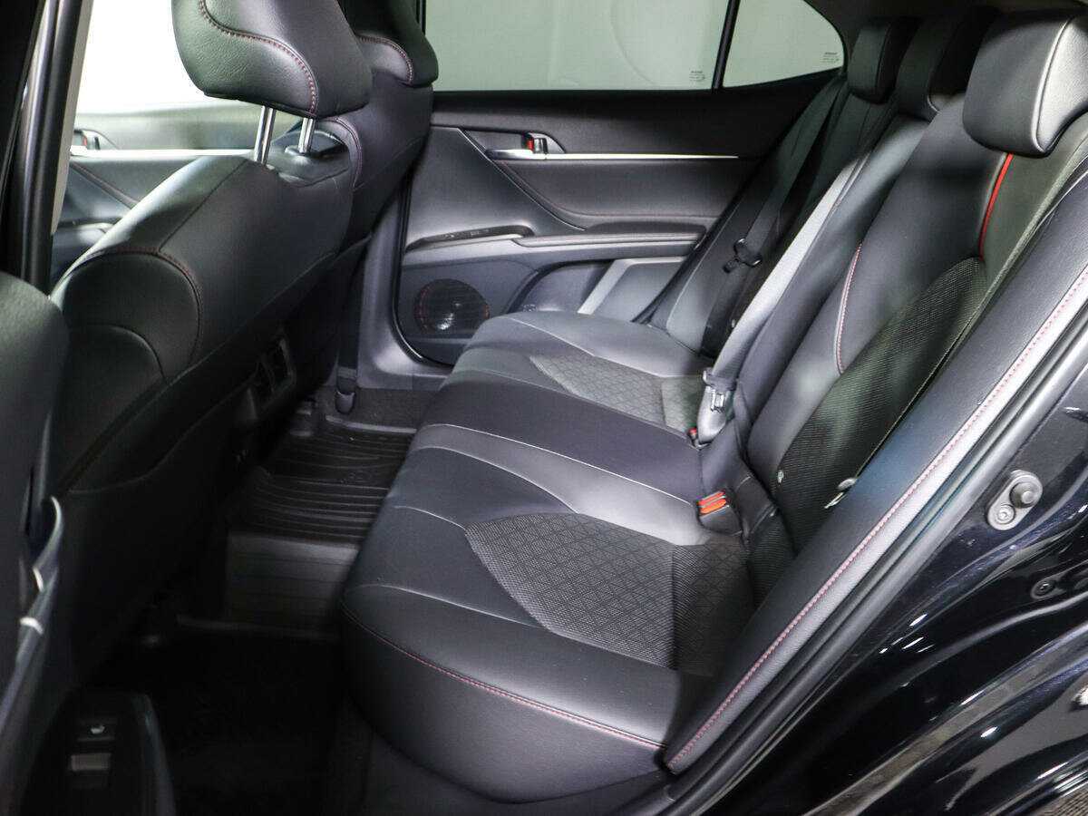 Toyota Camry 2021 года с пробегом. Фото: #3