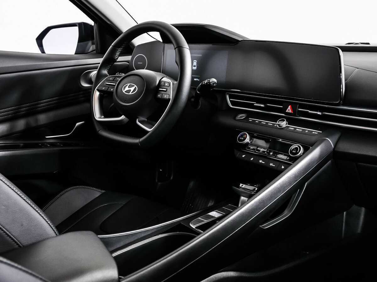 Hyundai Elantra 2024 года с пробегом. Фото: #8