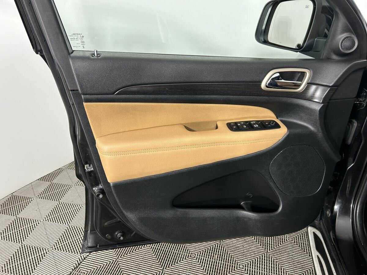 Jeep Grand Cherokee 2013 года с пробегом. Фото: #7