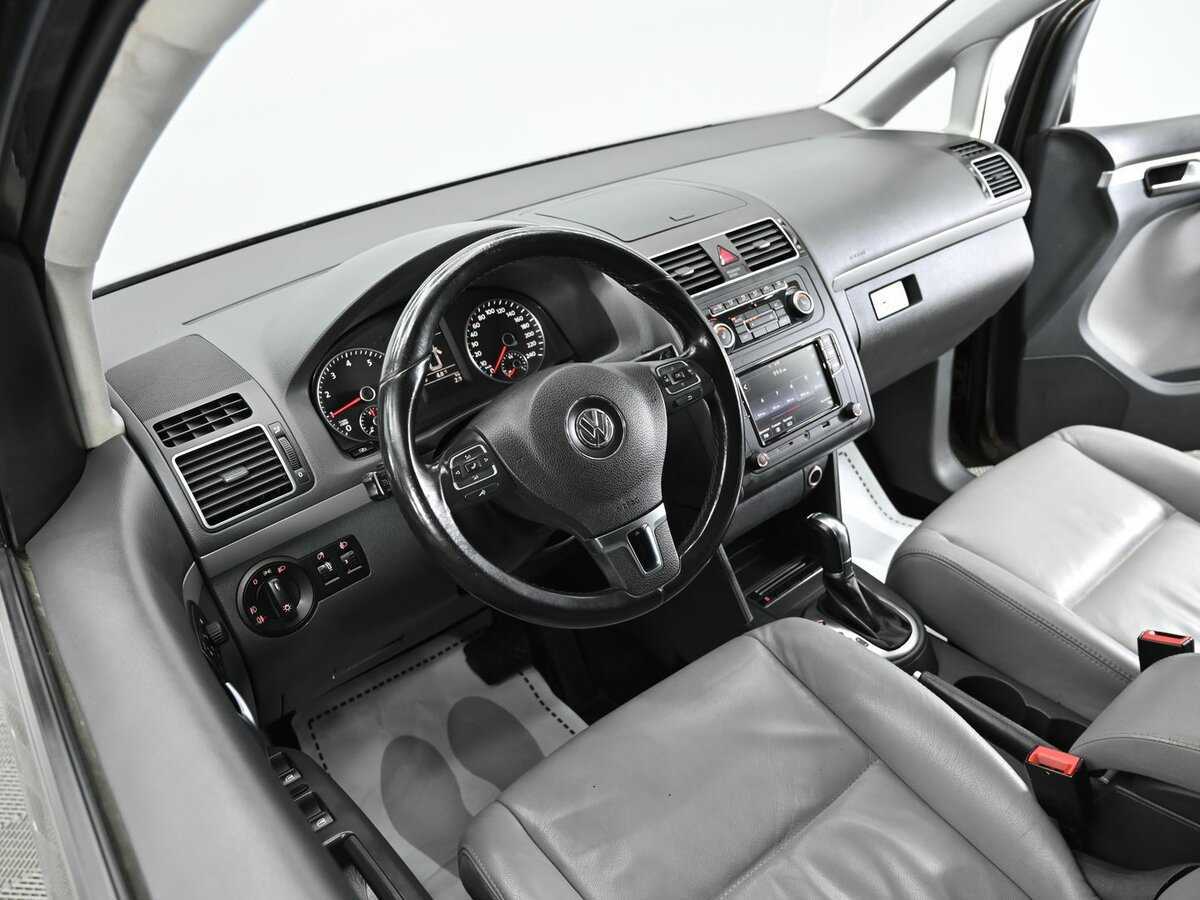 Volkswagen Touran 2012 года с пробегом. Фото: #10