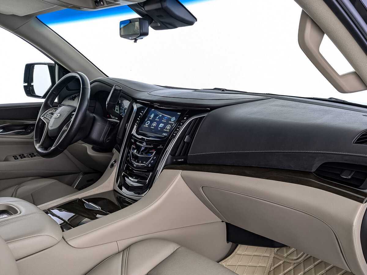 Cadillac Escalade 2019 года с пробегом. Фото: #12