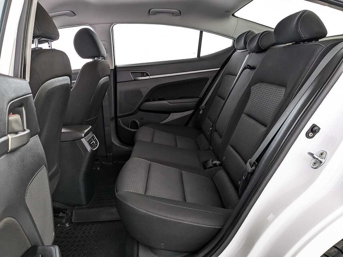 Hyundai Elantra 2018 года с пробегом. Фото: #16