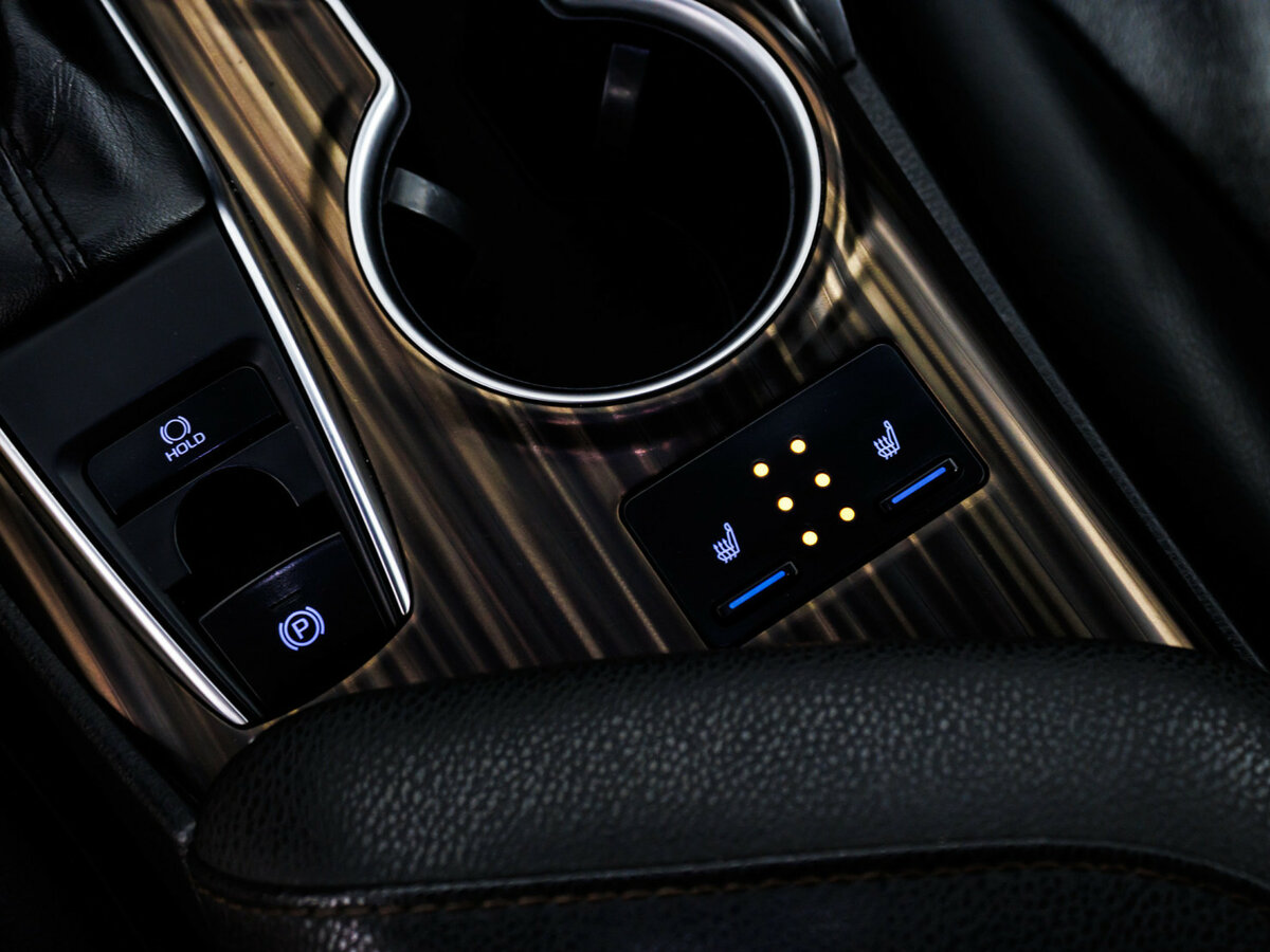 Toyota Camry 2019 года с пробегом. Фото: #19