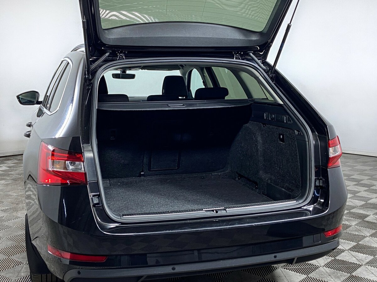 Skoda Superb 2020 года с пробегом. Фото: #5