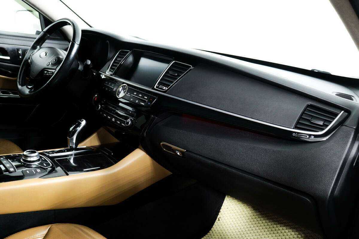 Kia Quoris 2017 года с пробегом. Фото: #7