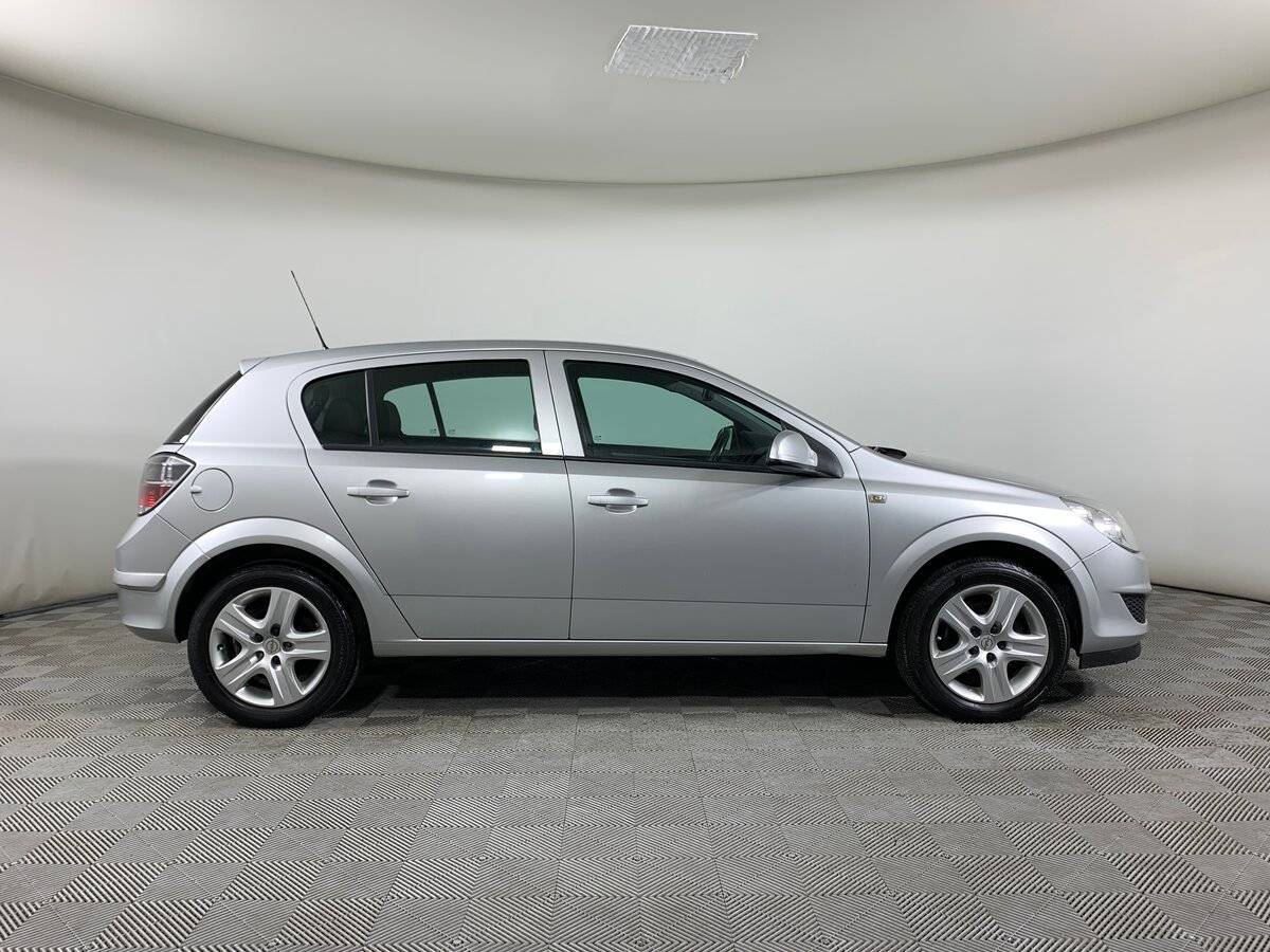 Opel Astra 2010 года с пробегом. Фото: #3