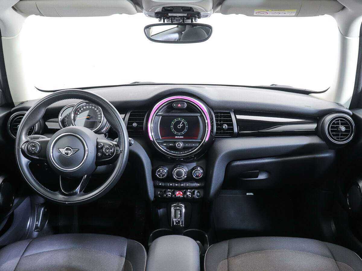 Mini Hatch 2021 года с пробегом. Фото: #11