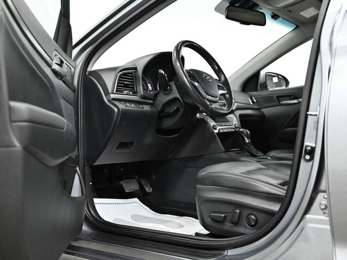 Hyundai Elantra 2018 года с пробегом. Фото: #4