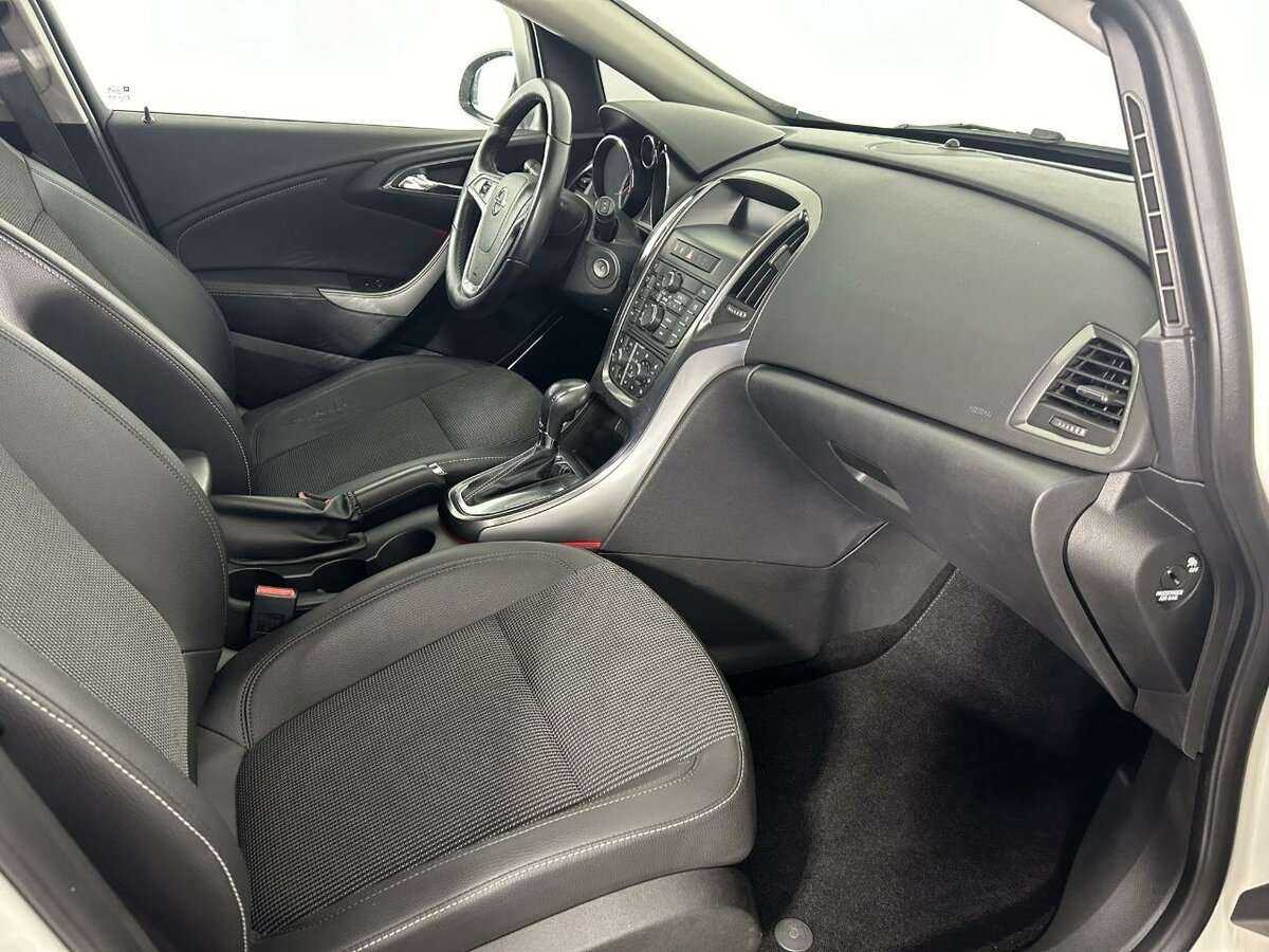 Opel Astra 2011 года с пробегом. Фото: #13