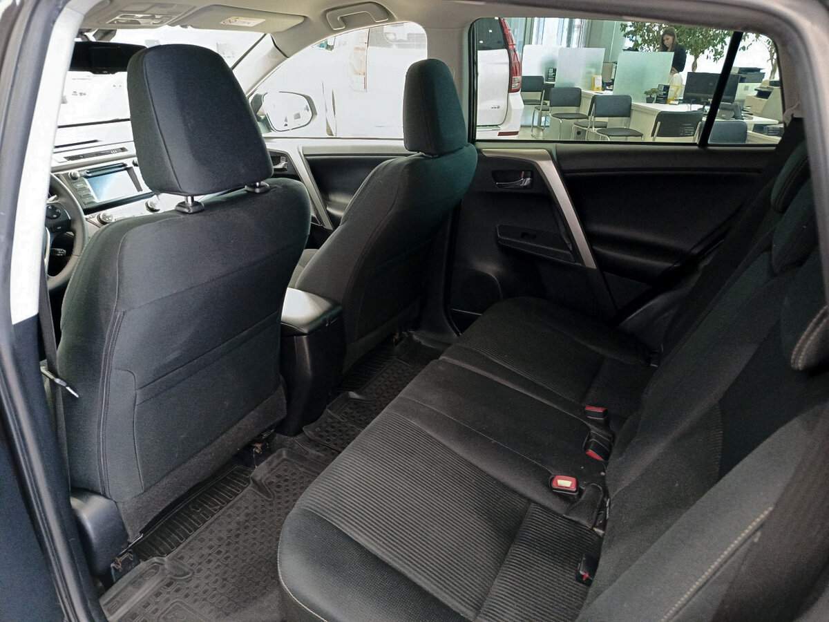 Toyota RAV4 2015 года с пробегом. Фото: #11