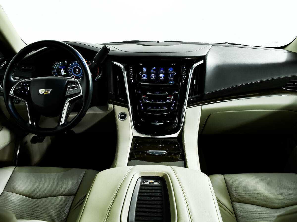 Cadillac Escalade 2019 года с пробегом. Фото: #10