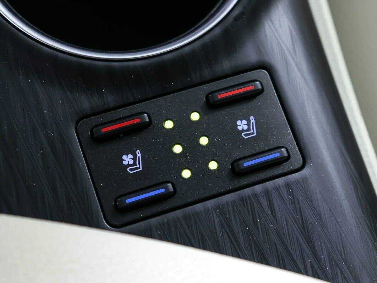 Toyota Camry 2021 года с пробегом. Фото: #21