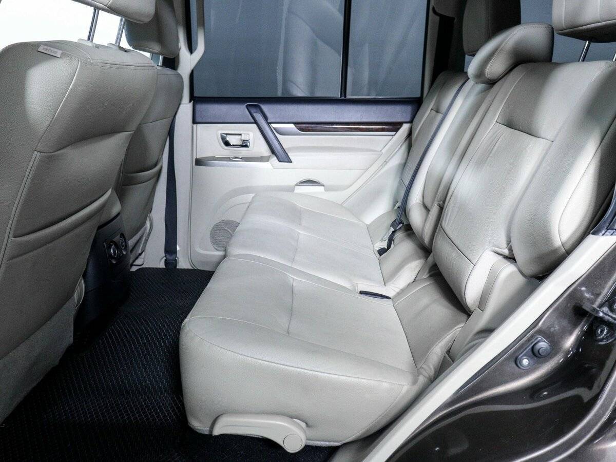 Mitsubishi Pajero 2017 года с пробегом. Фото: #6