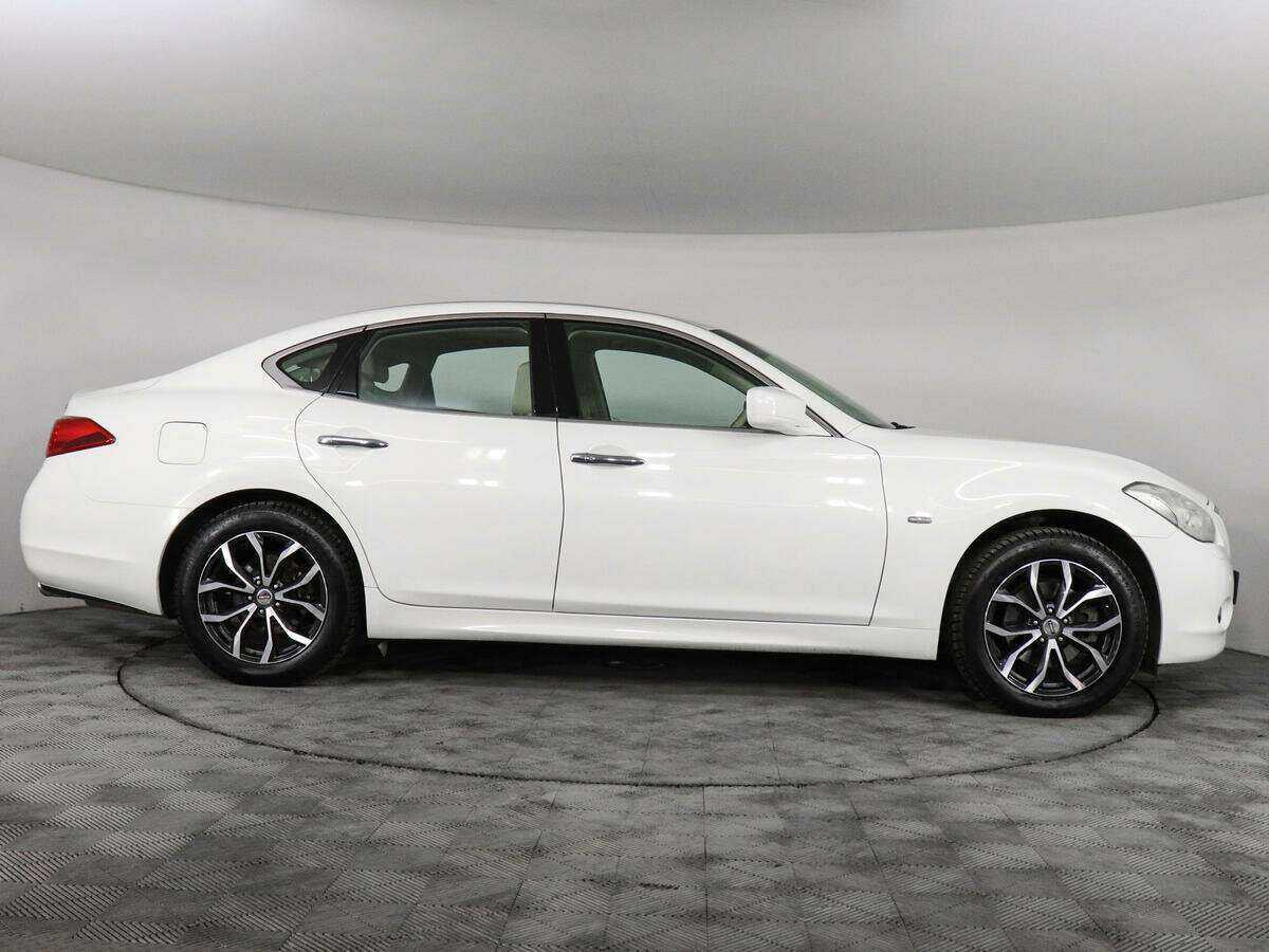 Infiniti M 2011 года с пробегом. Фото: #3