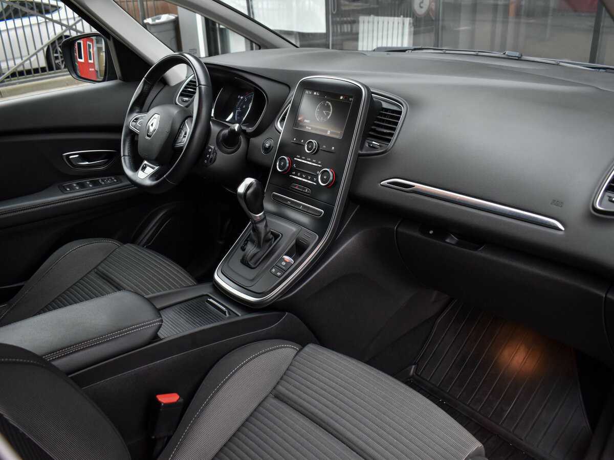 Renault Scenic 2018 года с пробегом. Фото: #13