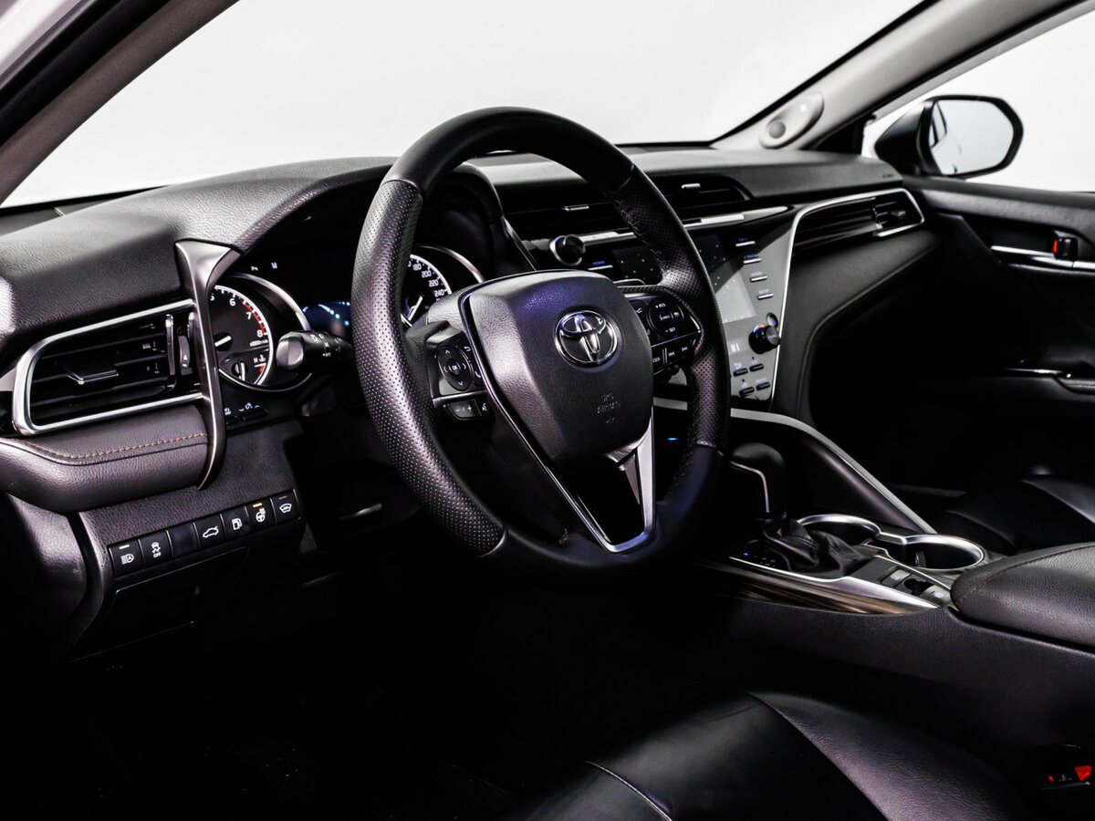 Toyota Camry 2019 года с пробегом. Фото: #11