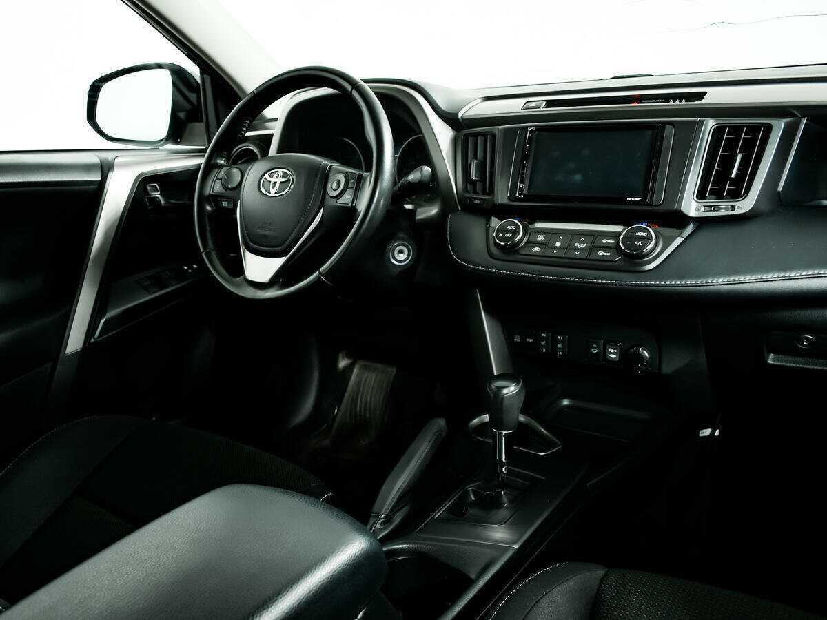 Toyota RAV4 2018 года с пробегом. Фото: #8