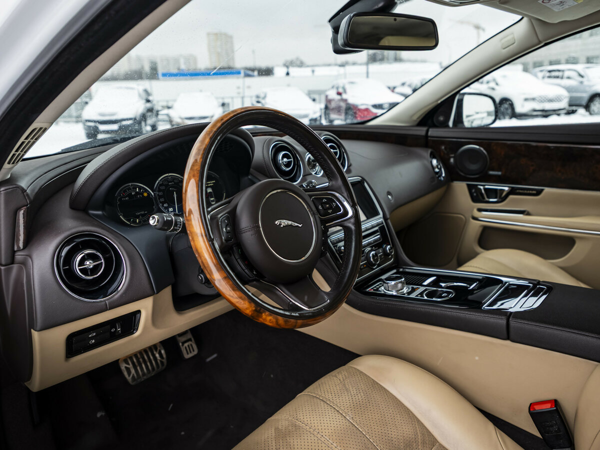 Jaguar XJ 2014 года с пробегом. Фото: #12