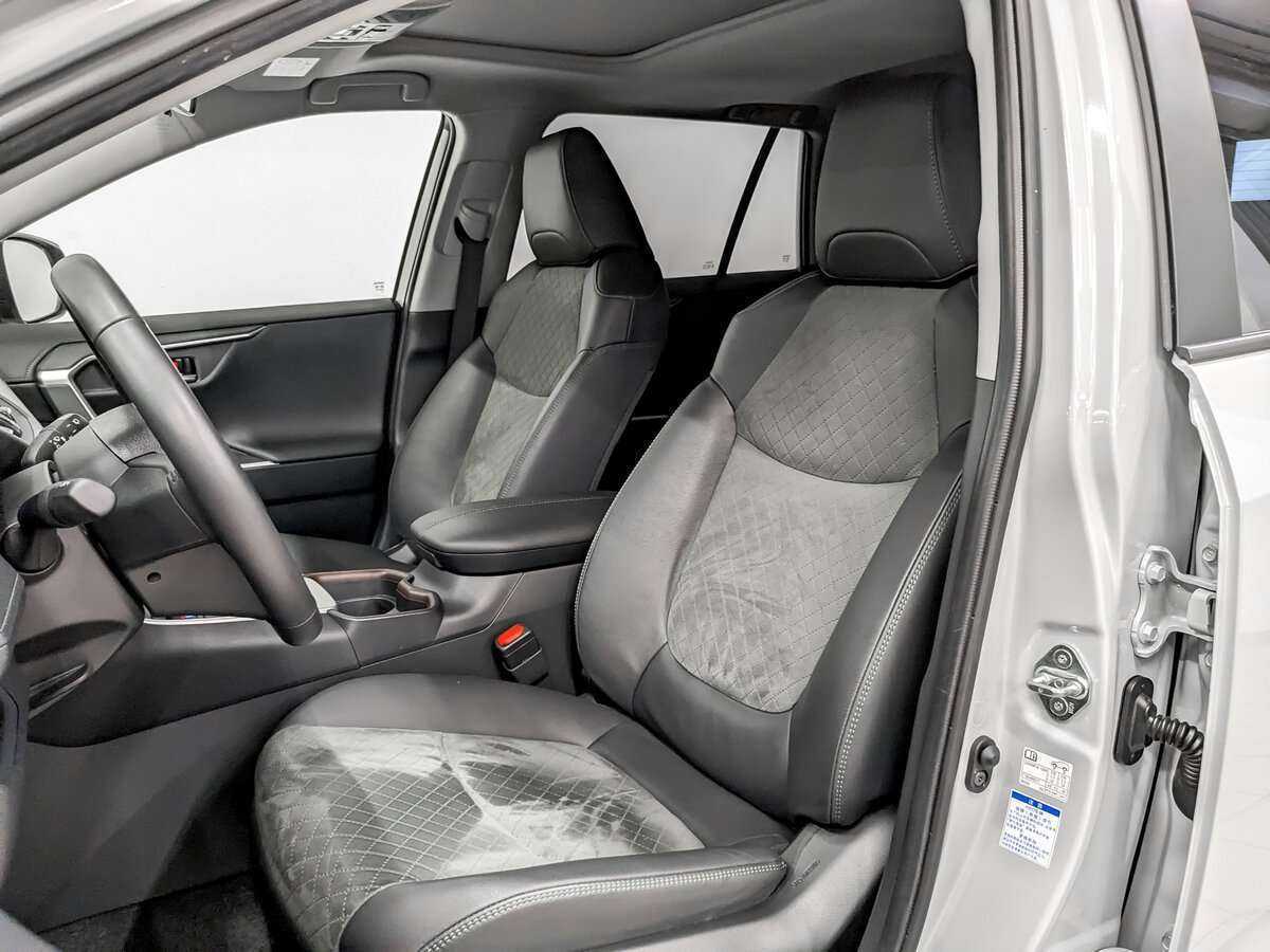 Toyota RAV4 2022 года с пробегом. Фото: #14