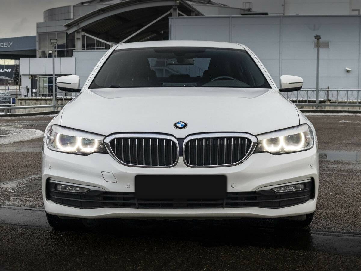BMW 5 серии 2017 года с пробегом. Фото: #1