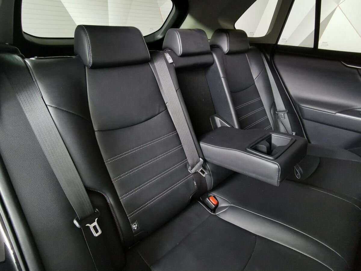 Toyota RAV4 2019 года с пробегом. Фото: #12