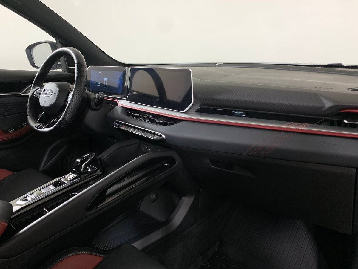 Geely Coolray 2023 года с пробегом. Фото: #12