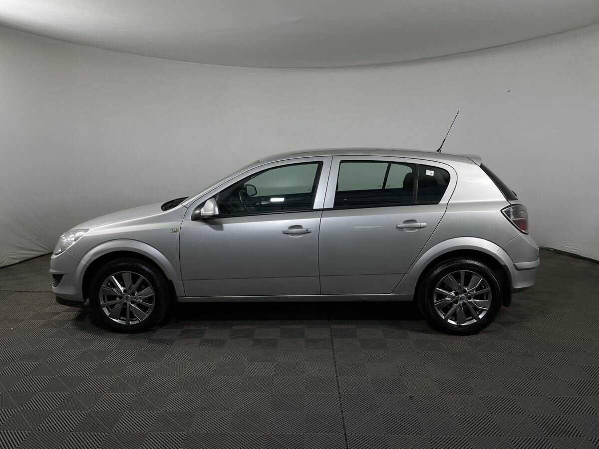 Opel Astra 2010 года с пробегом. Фото: #4