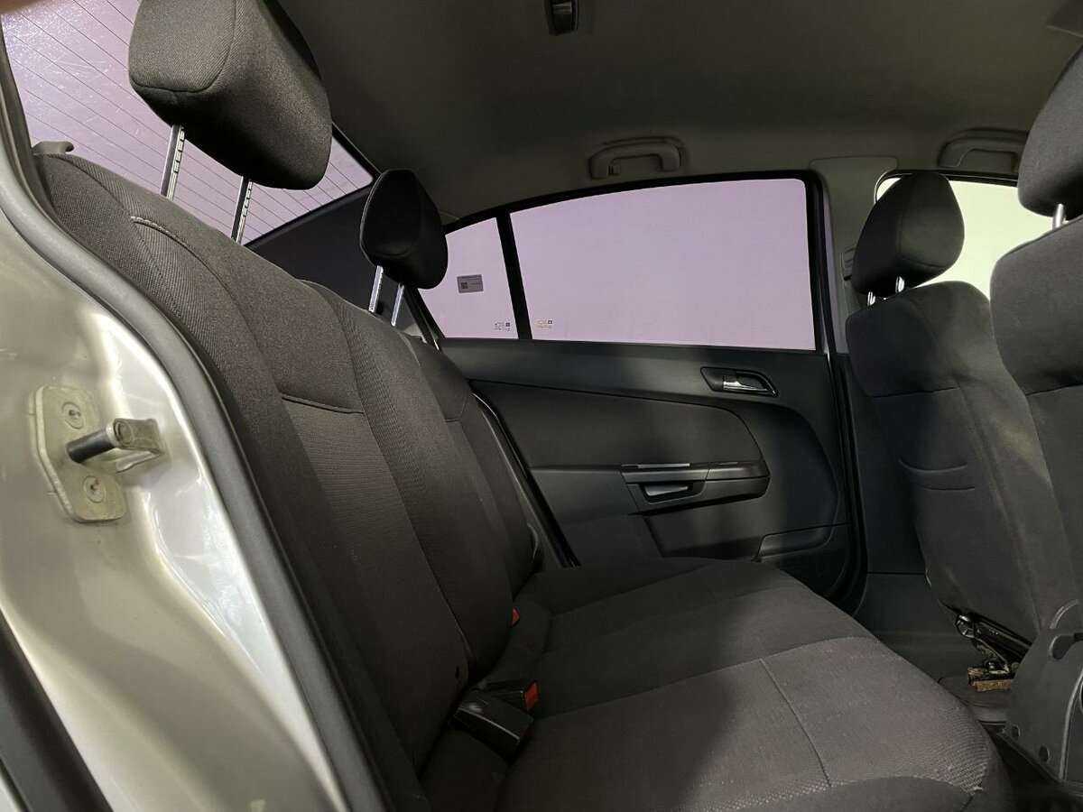 Opel Astra 2010 года с пробегом. Фото: #14