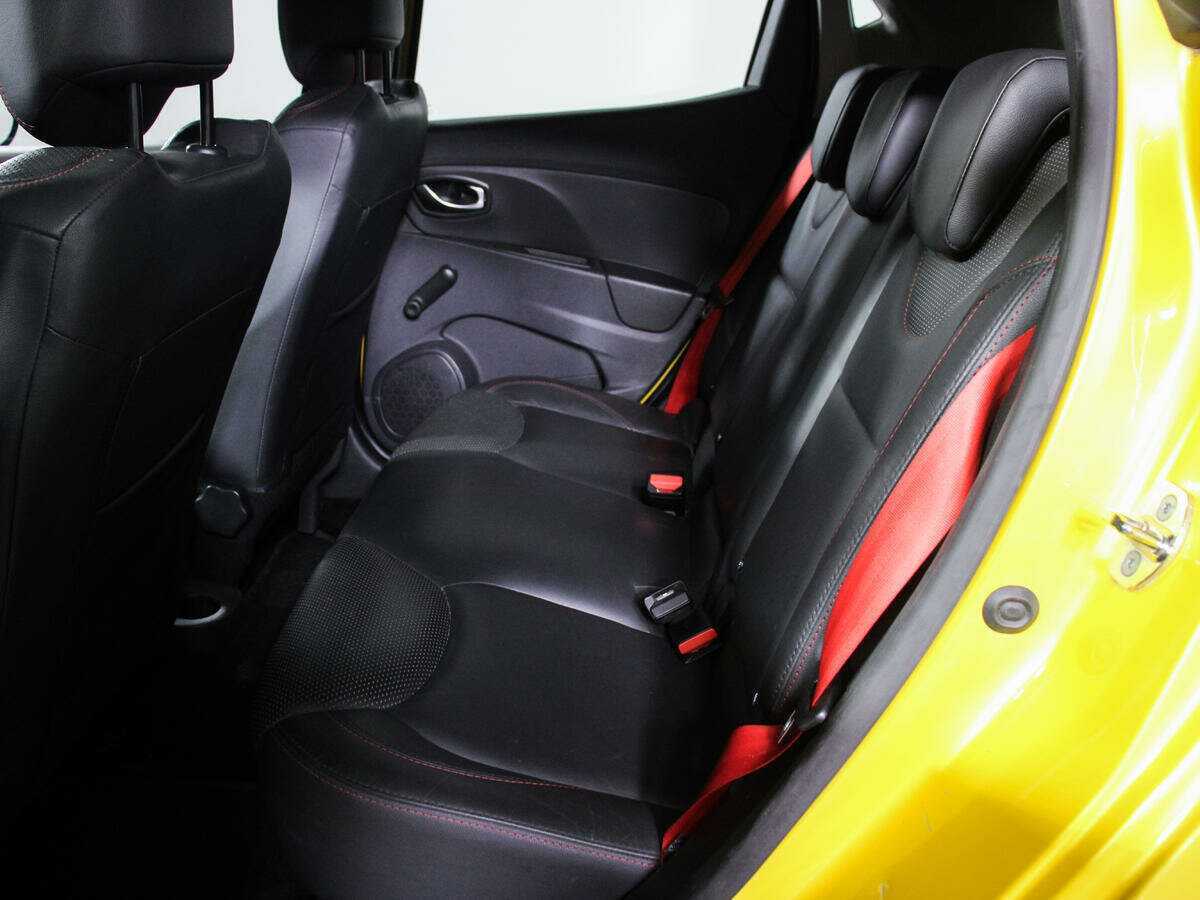 Renault Clio RS 2015 года с пробегом. Фото: #9