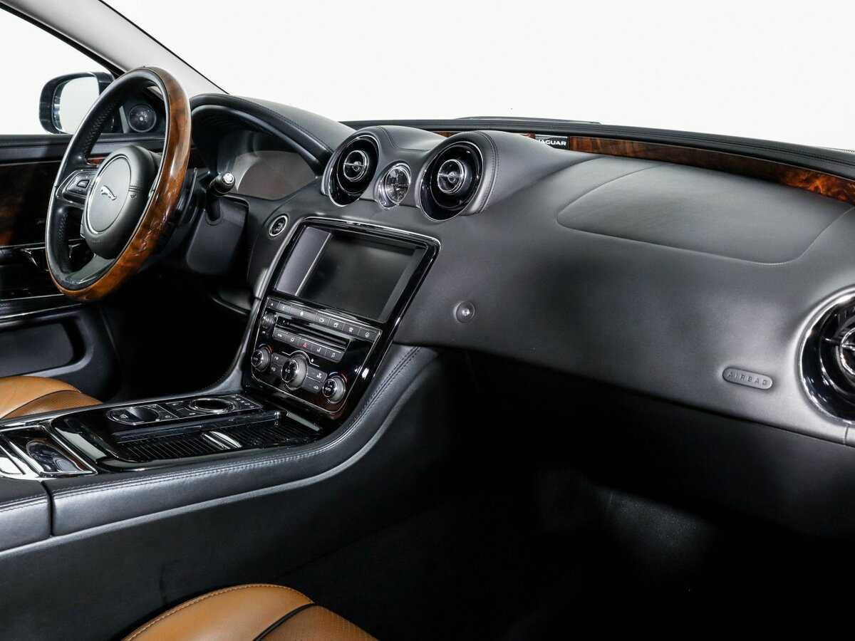 Jaguar XJ 2017 года с пробегом. Фото: #5