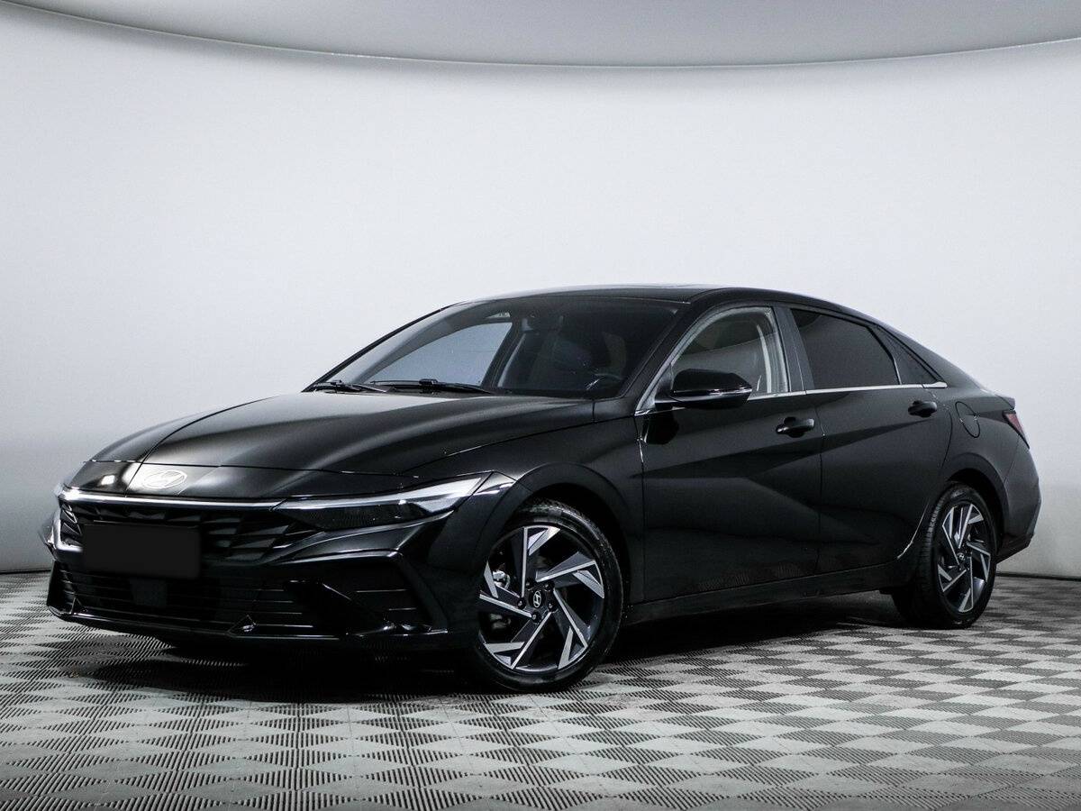 Hyundai Elantra 2024 года с пробегом. Посмотреть фото