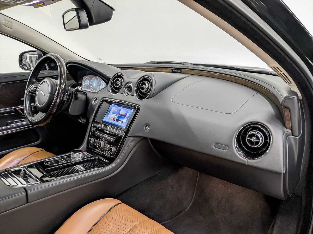 Jaguar XJ 2017 года с пробегом. Фото: #10