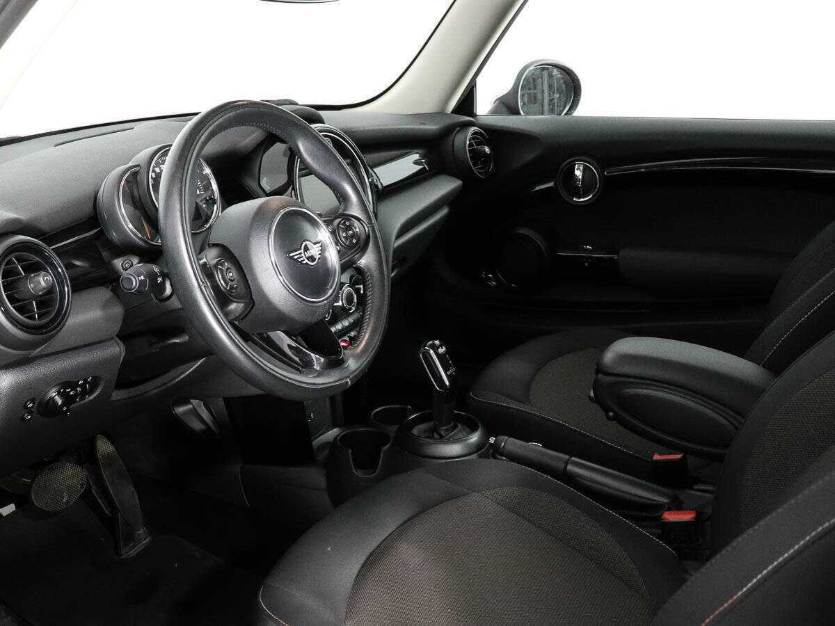 Mini Hatch 2018 года с пробегом. Фото: #9