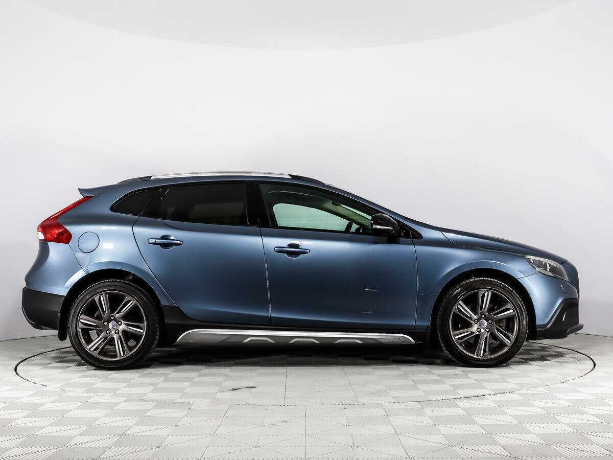 Volvo V40 Cross Country 2013 года с пробегом. Фото: #2