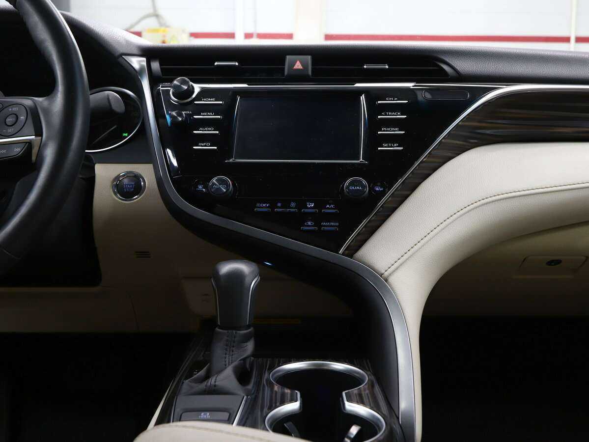 Toyota Camry 2021 года с пробегом. Фото: #18