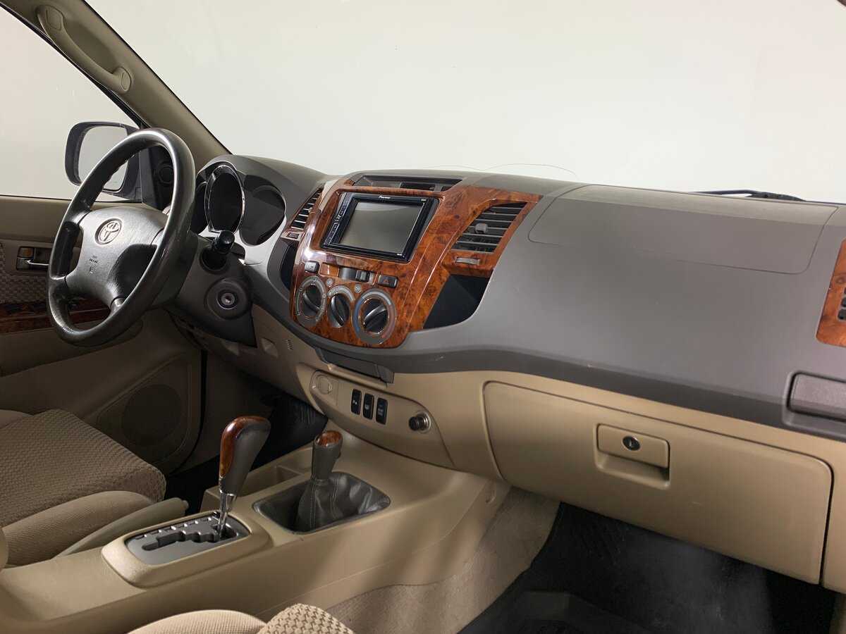 Toyota Fortuner 2011 года с пробегом. Фото: #10