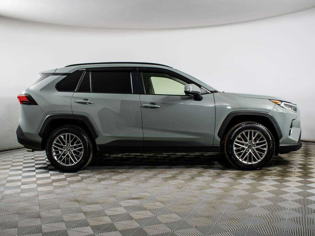 Toyota RAV4 2019 года с пробегом. Фото: #3